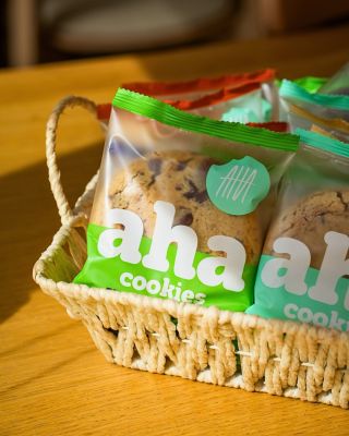 Aha! Nemáte čas na dortík? 🍪 Sáhněte po našich AHA cookies! Pečené ručně, z lokální mouky, vajec a másla, s italskou...