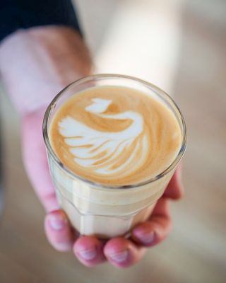 Ráno chutná líp s kávou – obzvlášť s tou výběrovou ☕💛 V Café Majada pro vás připravujeme všechny možné druhy kávy, čerstvé...