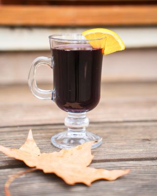 Poslední měsíc roku se nezadržitelně blíží a k tomuto období prostě patří svařák! 🔥🍷 Poctivý, voňavý, připravovaný s...