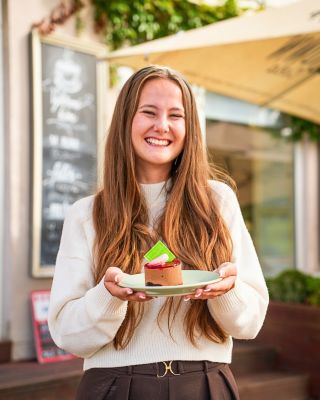 Kouzelné zákusky ✨ 🍰Naše zákusky mají zvláštní schopnost – vykouzlí úsměv i v tom nejnáročnějším dni. Přijďte si ověřit...