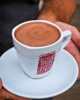 Prosinec má chutnat krásně. A u nás chutná přesně tak.🍫🎄 Naše horká čokoláda je sladká, jemná, krémová a ideální na zimní...